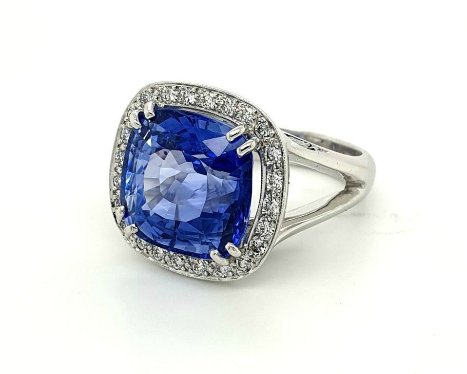 Ceylon Sapphire =15.46CT GSL Certified Diamonds = 24 X 0.02CT Colour G Clarity VS1 (12274)