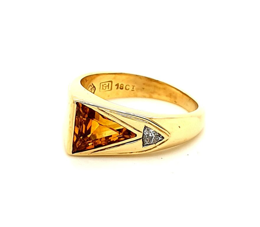 18ct Yellow Godl Golden Sapphire 2.50ct and Diamond 0.10ct H VS (18920)