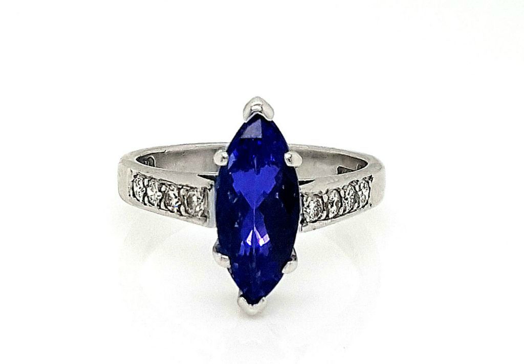 Tanzanite =2.10ct  Diamonds = 8X 0.03CT F SI  (20606 )