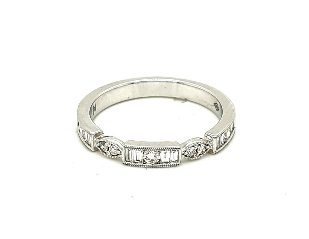 18ct White Gold Diamond Eternity Style Ring D=0.353ct FG VS1-SI1 W=2.9grm (22193)