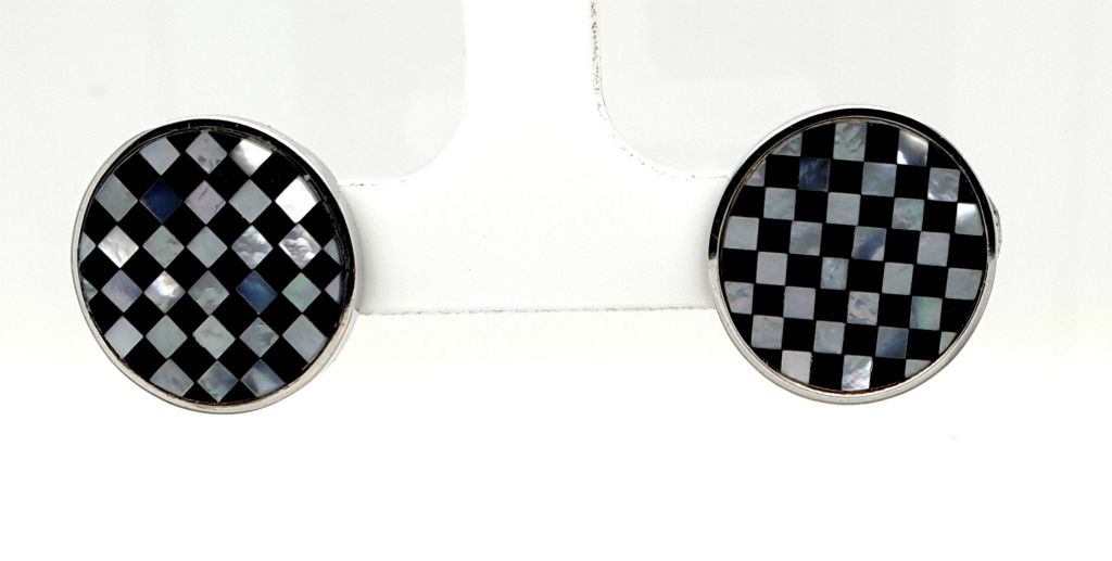 9ct White Gold Mother of Pearl and Onyx 16.5mm (19519)