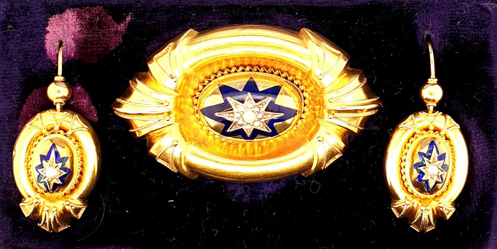 18ct Yellow Gold Seed Pearl and Enamel Brooch and Earrng Set (20053)