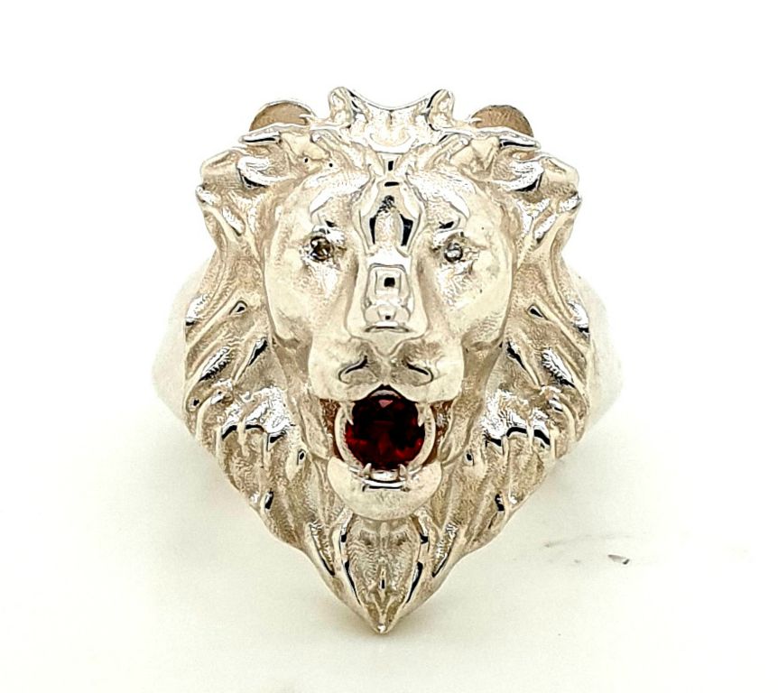 SterlingSilver Lion Garnet in Mouth Diamonds in Eyes Ring (Lion 24x18mm) (21753)